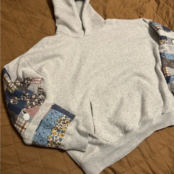 Abercrombie & Fitch Essential Popover Hoodie with Patchwork Sleeves - Picture 5 of 6